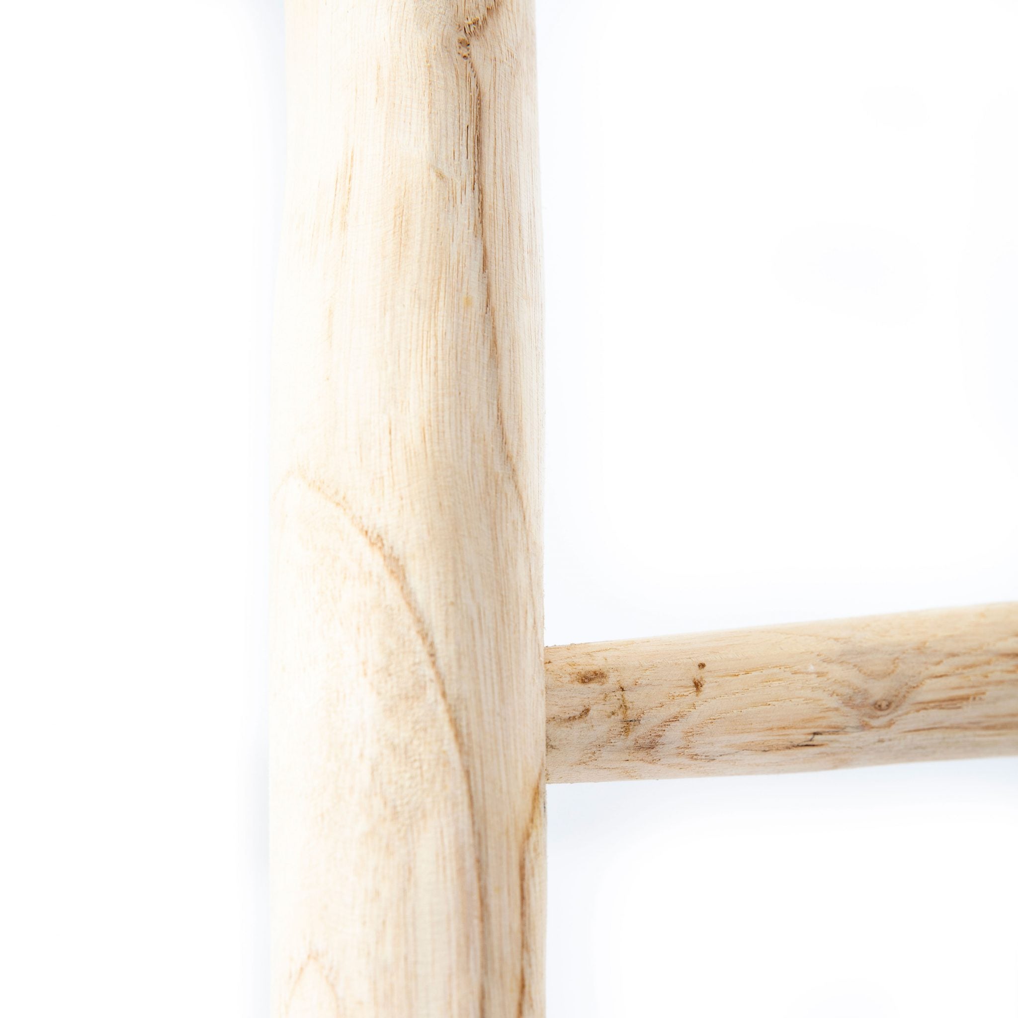 Close up van decoratieve teakhouten ladder