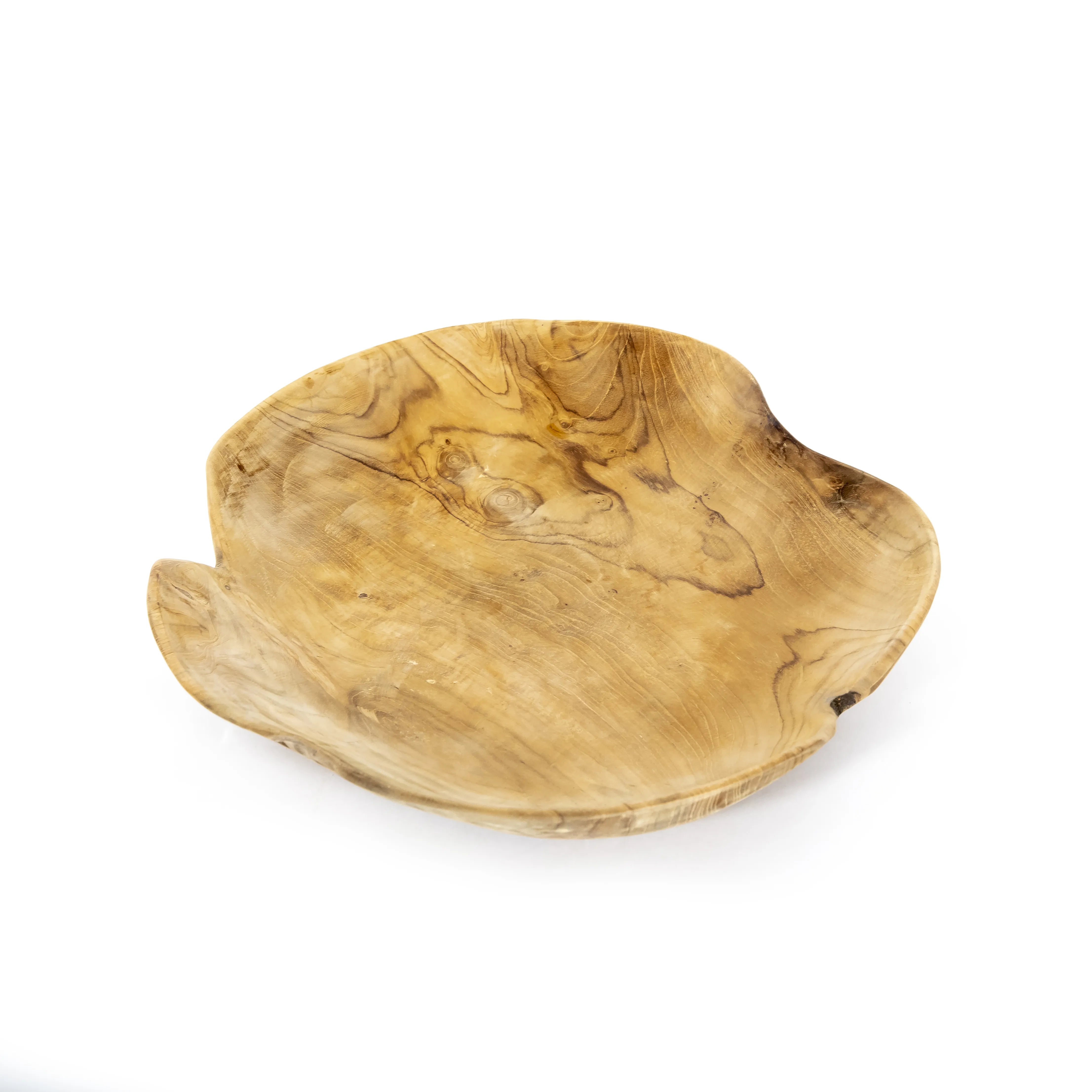 Madura fruitschaal van teakhout met een diameter van 30 cm. De schaal heeft een natuurlijke golvende rand en een zichtbare houtstructuur die het organische ontwerp benadrukt.