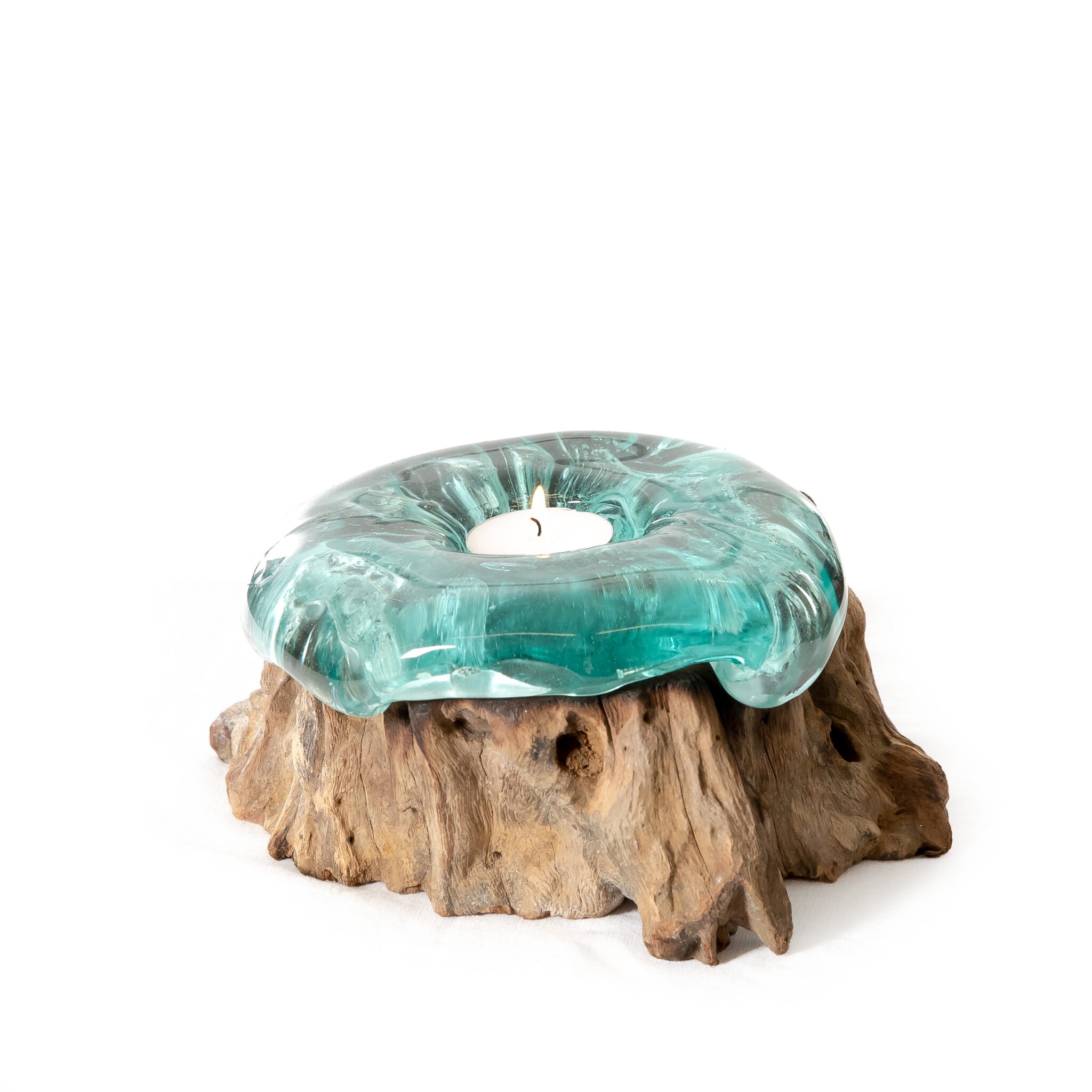 Unieke kaarsenhouder van teakhout met turquoise glas, ø hout 15 cm.