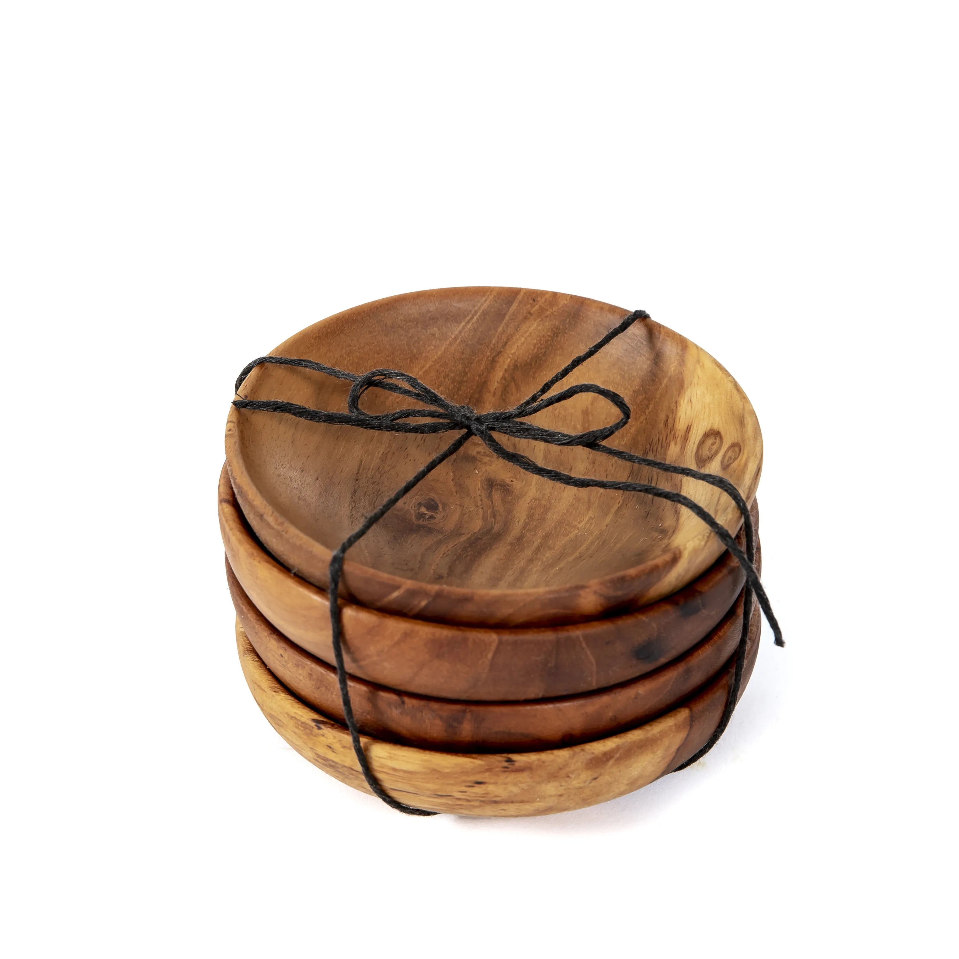 Set van 4 platte tapas bakjes van teakhout met zwart touw in een rij