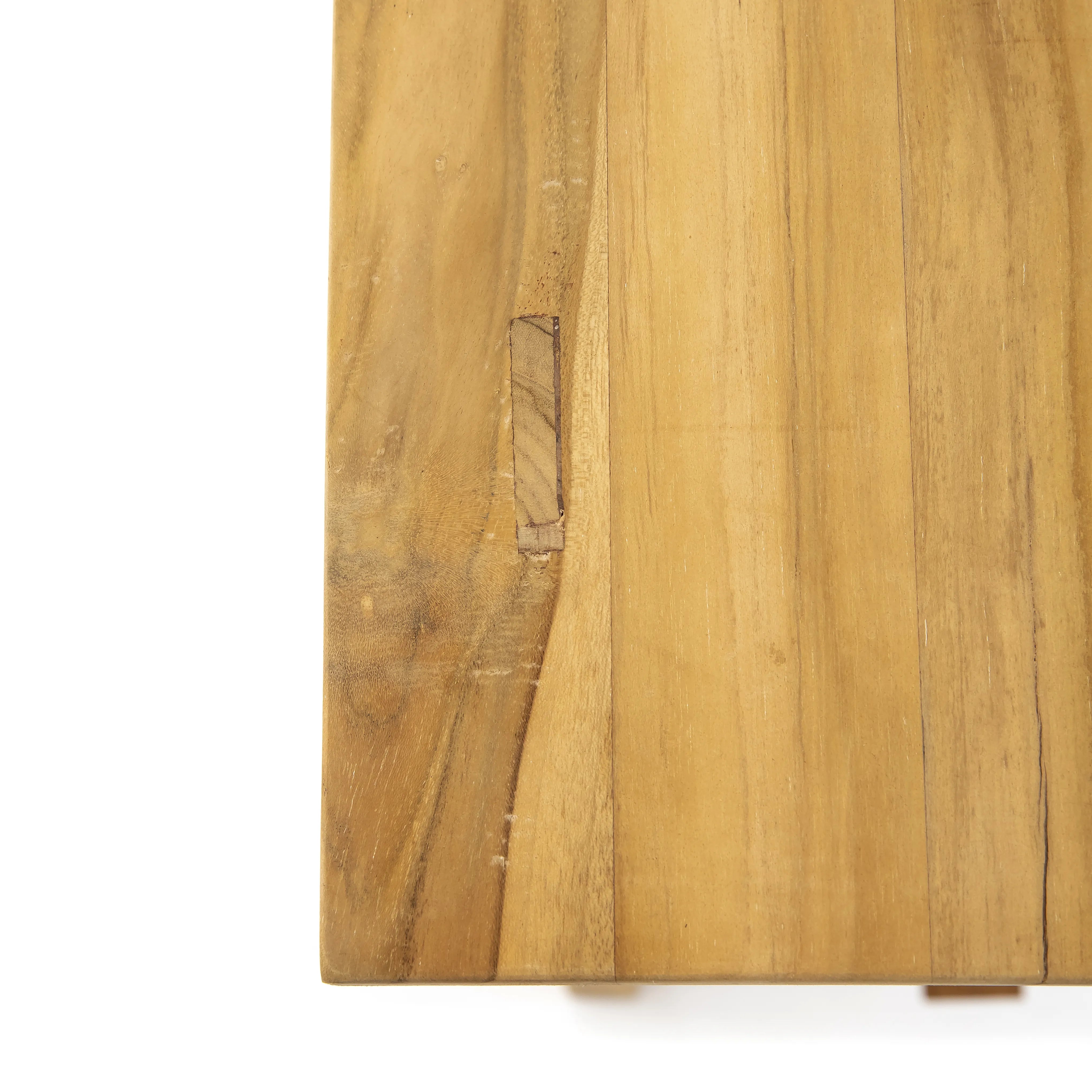 Detail van het massief teakhouten blad van de houten kruk Ganesja met zichtbare houtstructuur