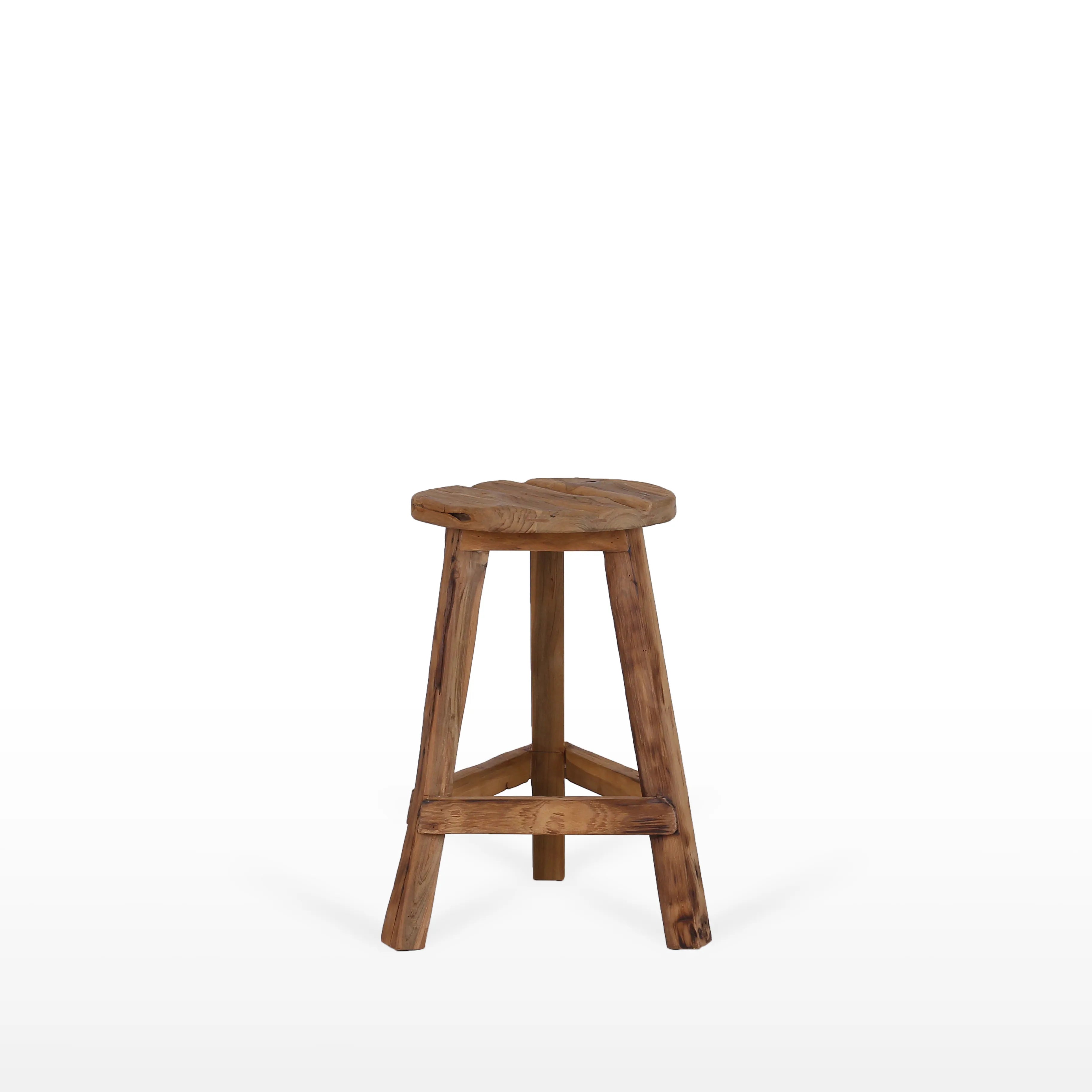 Ronde driepoot kruk vintage van massief teakhout met diameter 30 cm en hoogte 50 cm handgemaakt in Indonesië