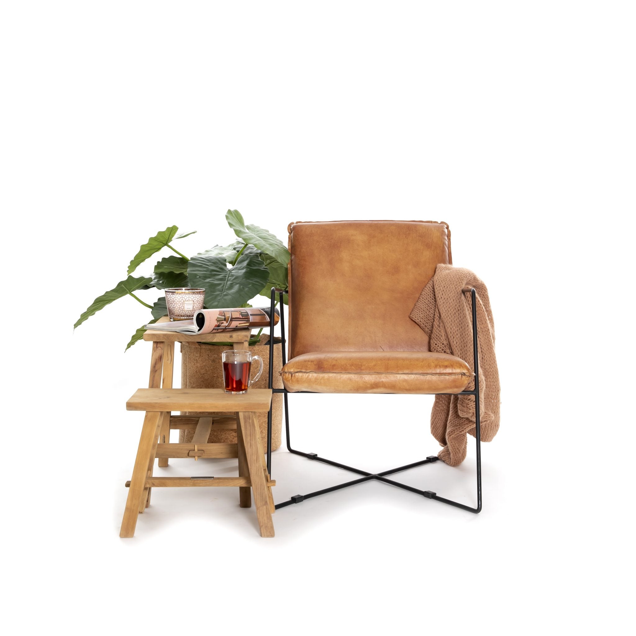 Krukje Ganesja van glad teakhout 37 x 20 x 35 cm met rechthoekige zitting en schuine poten gestyled met interieur