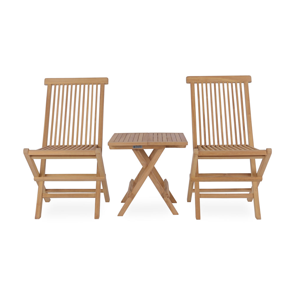Twee Bali opvouwbare houten tuinstoelen gecombineerd met een houten bijzettafel