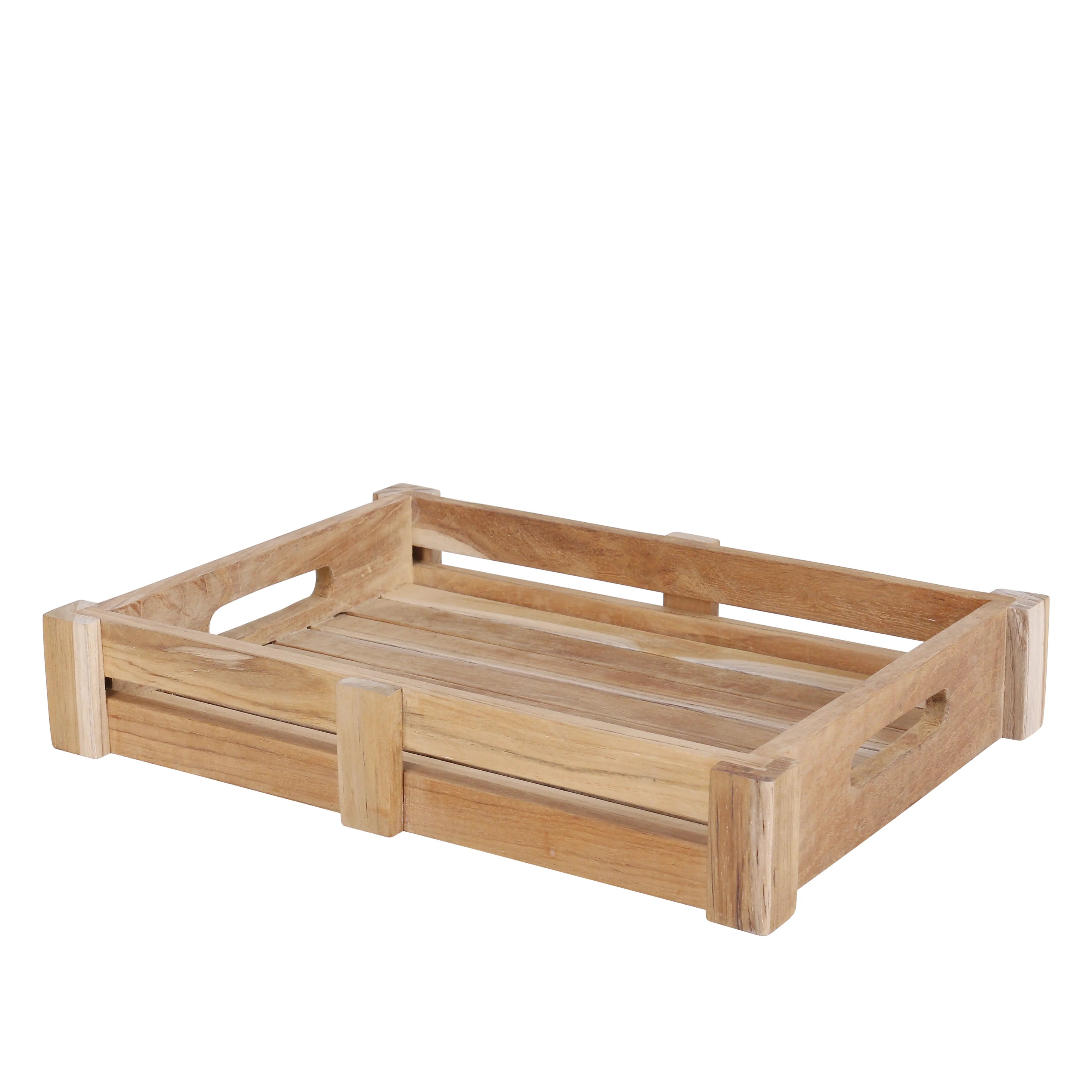 Teakhouten dienblad met open handvaten en robuuste afwerking.