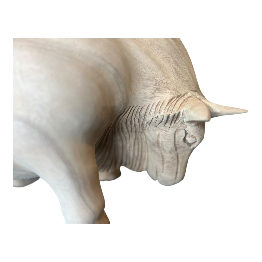 Kop van houten stier vanaf de zijkant