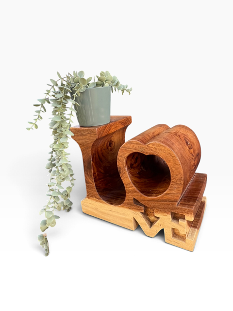 Handgemaakte houten LOVE decoratie