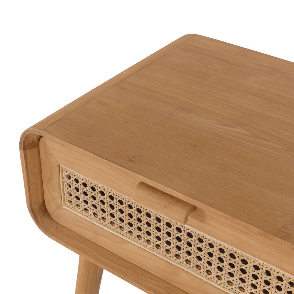 Detail van het Ravello teakhouten ladenkastje met afgeronde hoeken en webbing