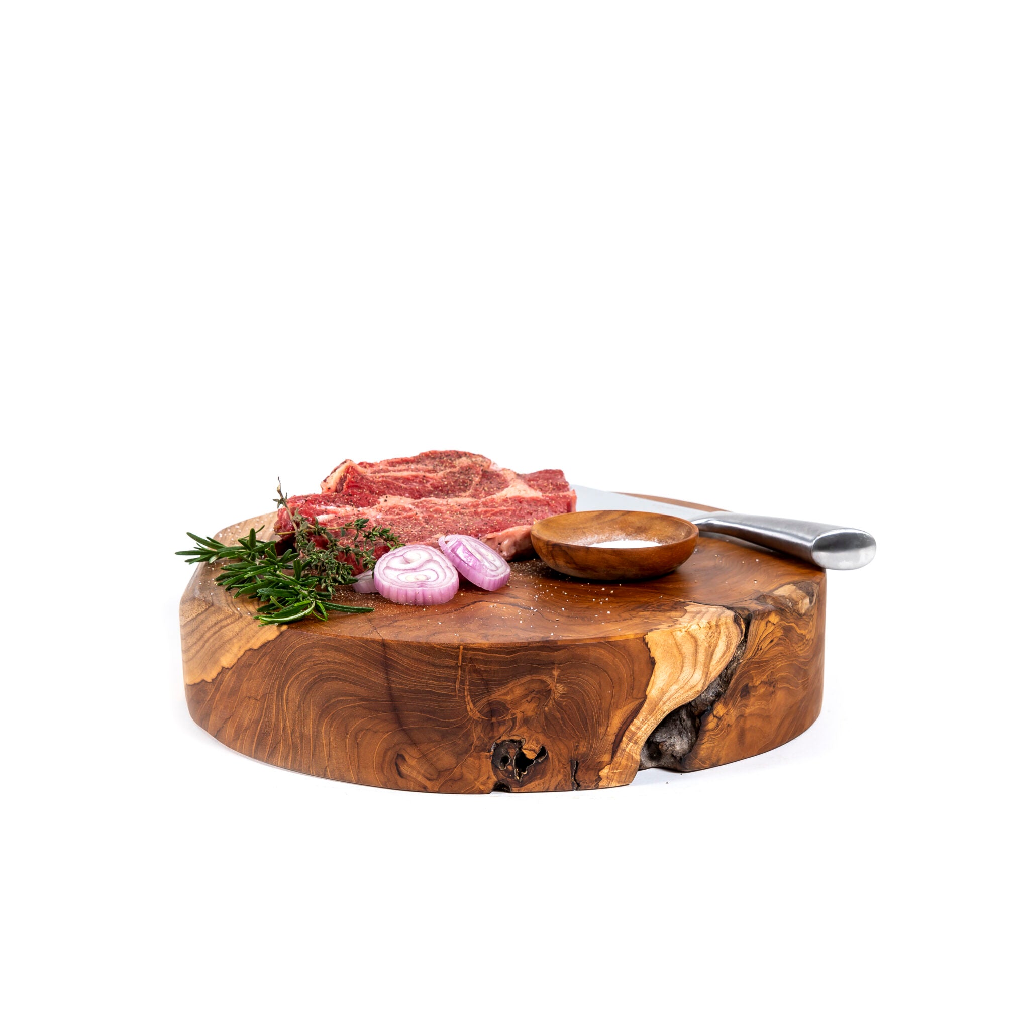 Teakhouten hakblok met eten en mes op het hakblok