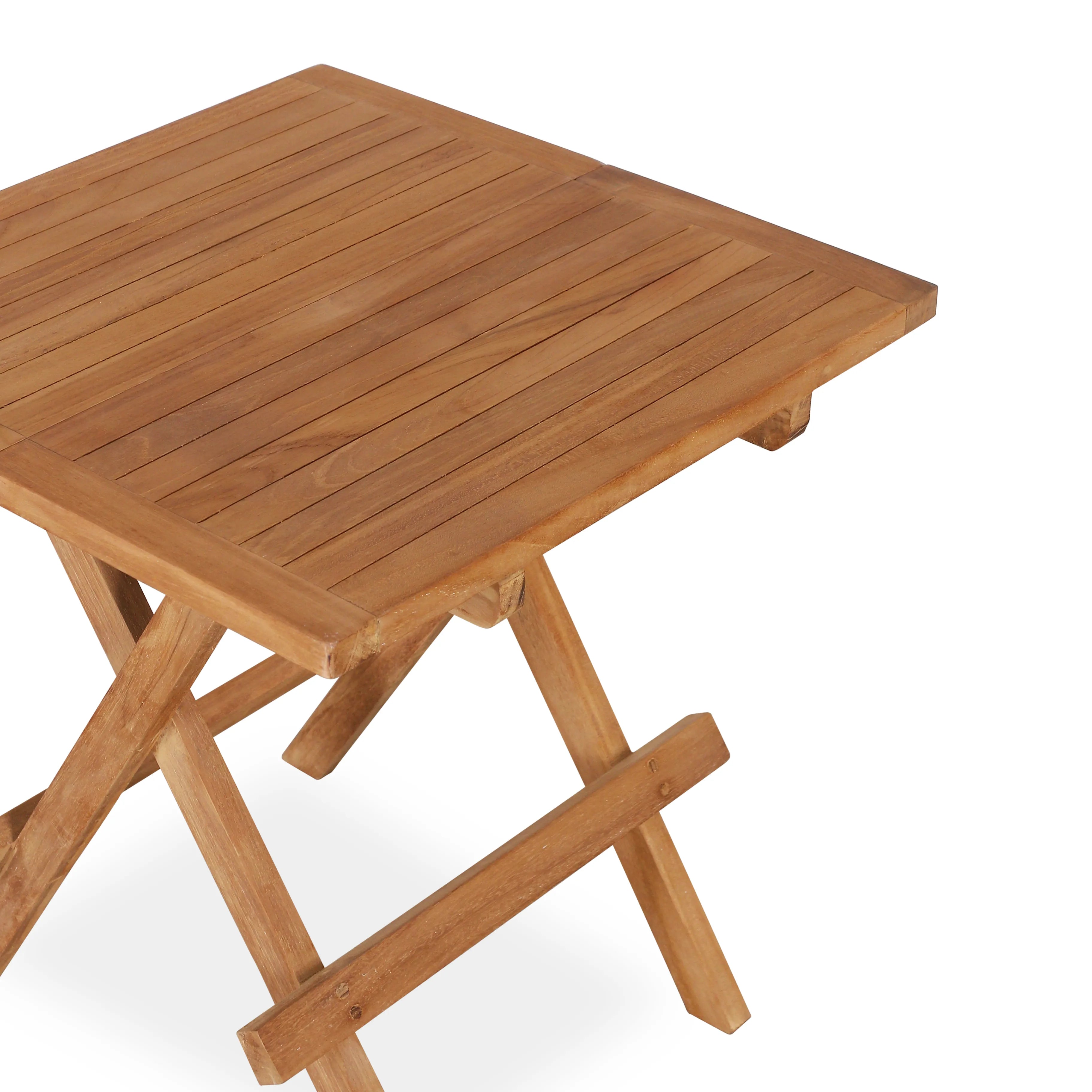 Close-up van latten tafelblad van gecertificeerd teakhout met warme houtkleur.