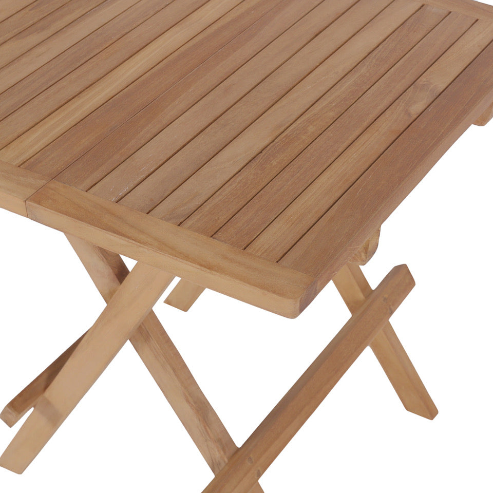 Detail van teakhouten tafel met houtnerven en planken
