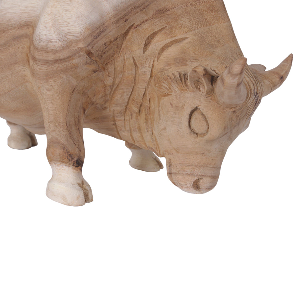 Detail van de Torro houten stier met uitgesneden hoorns en houtstructuur
