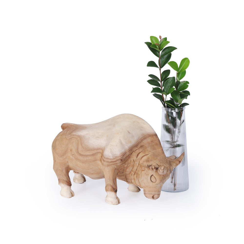 Torro houten stier decoratiebeeld als karaktervolle blikvanger in een interieur