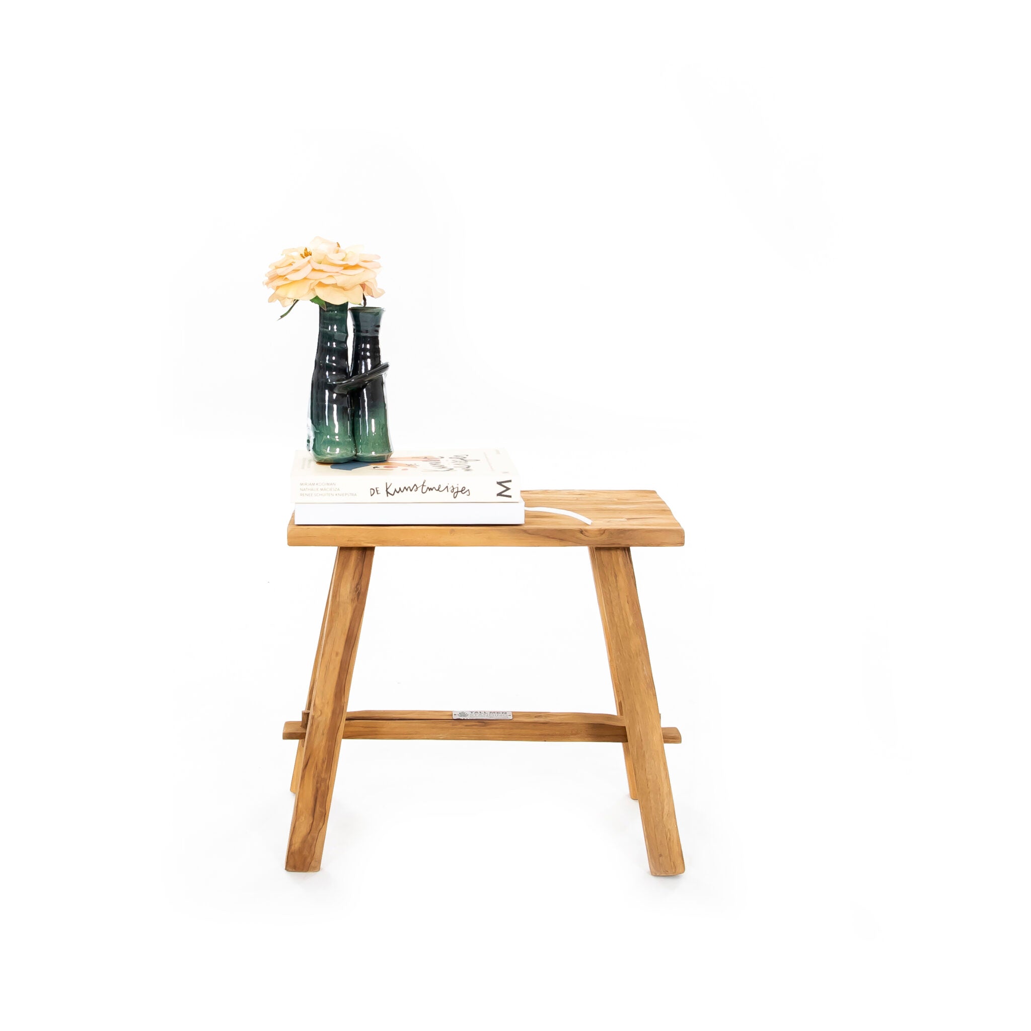 Vintage teakhouten krukje met boeken en kleine vaas