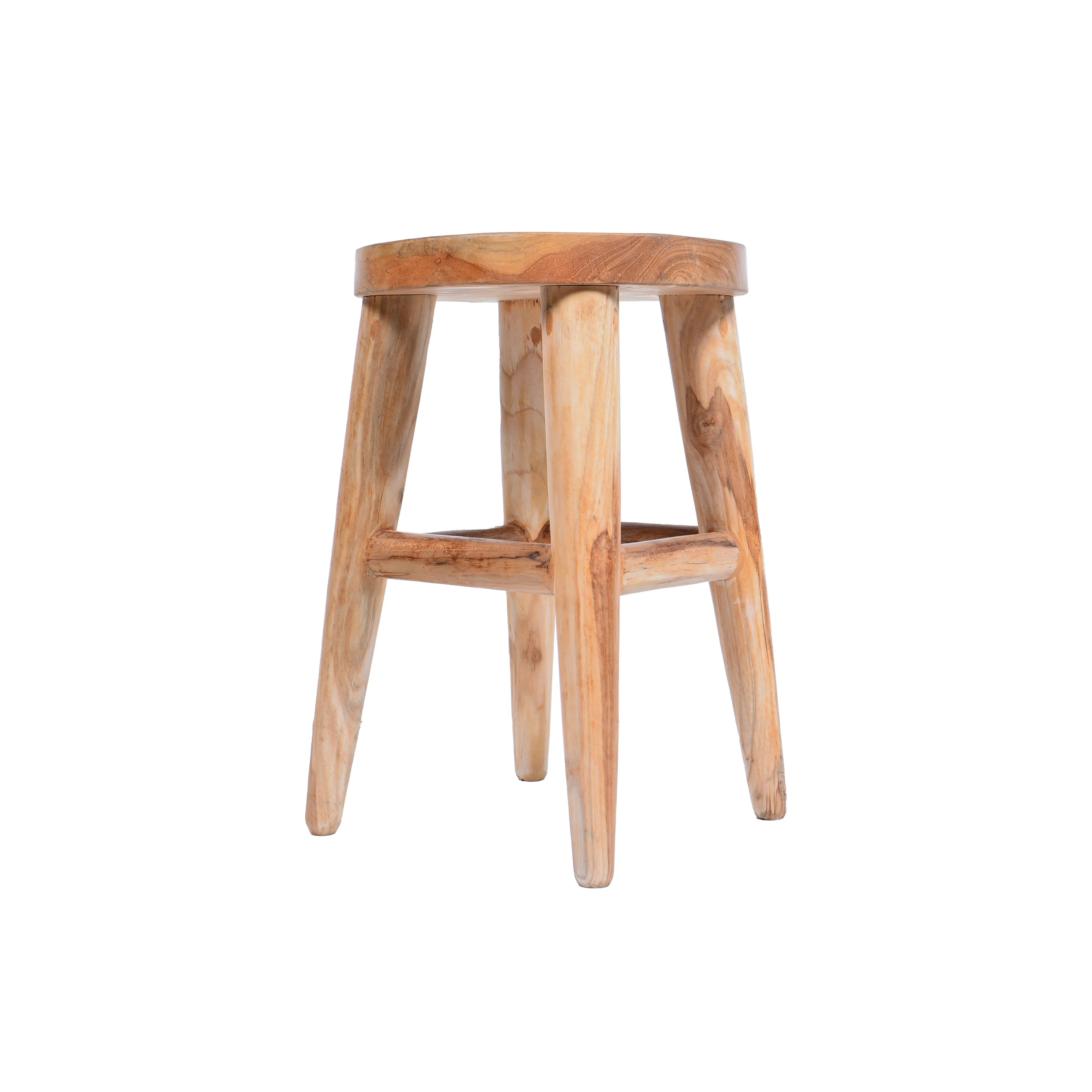 Rond teakhouten kruk met de afmetingen diameter van 29,5 cm en is 45 cm hoog.