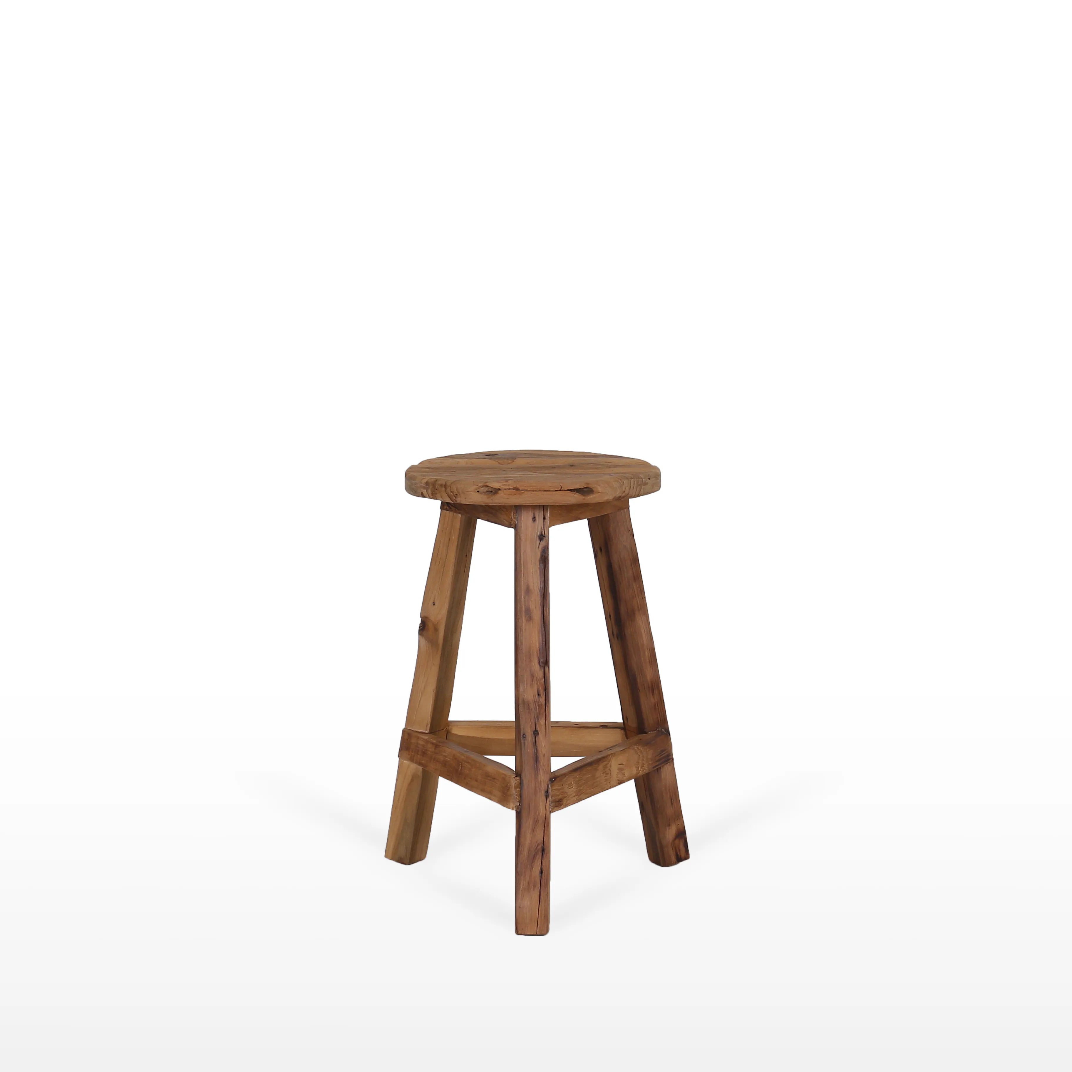 Vintage ronde teakhouten driepoot kruk met robuuste houtstructuur