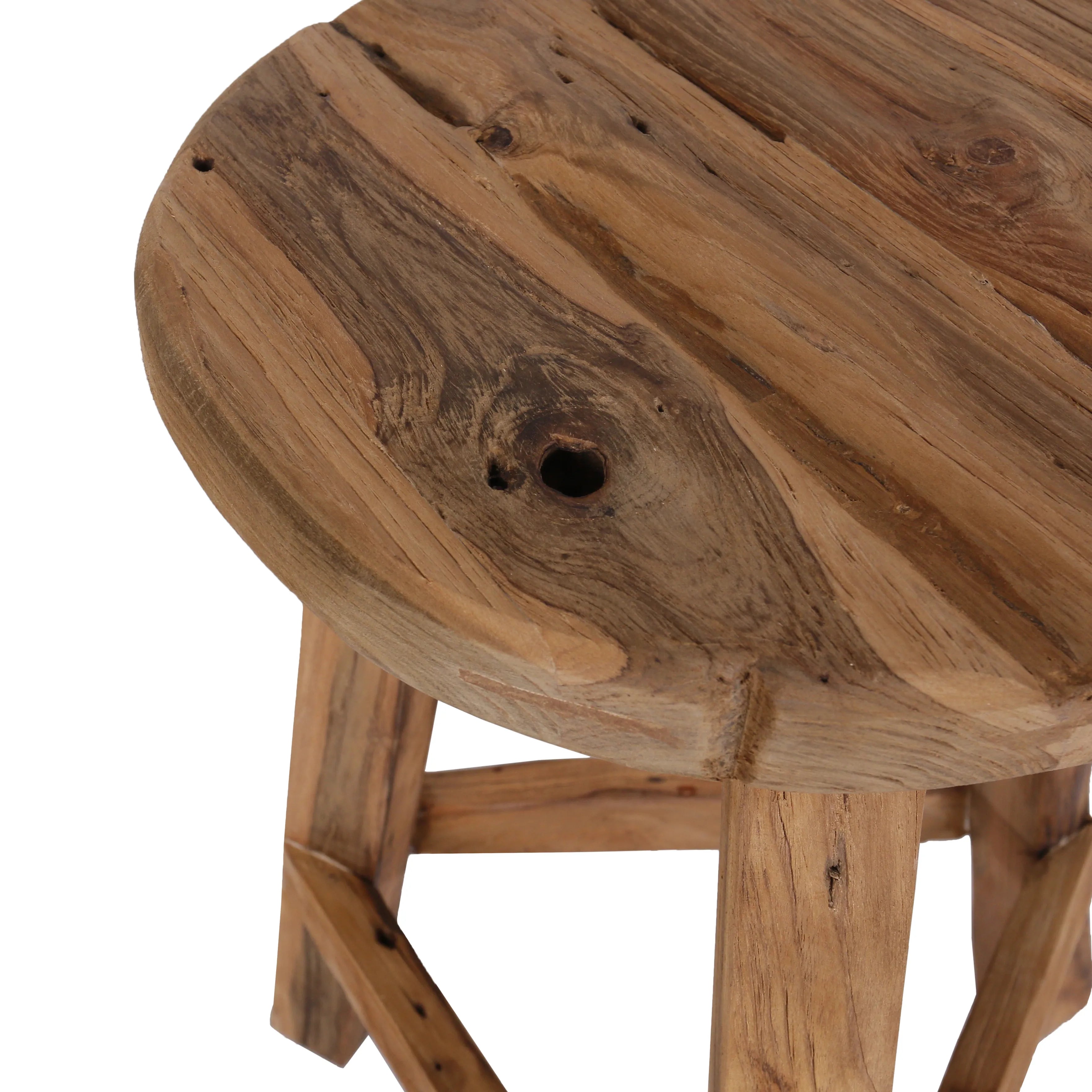 Detail van ronde teakhouten zitting 30 cm met natuurlijke nerven en noesten