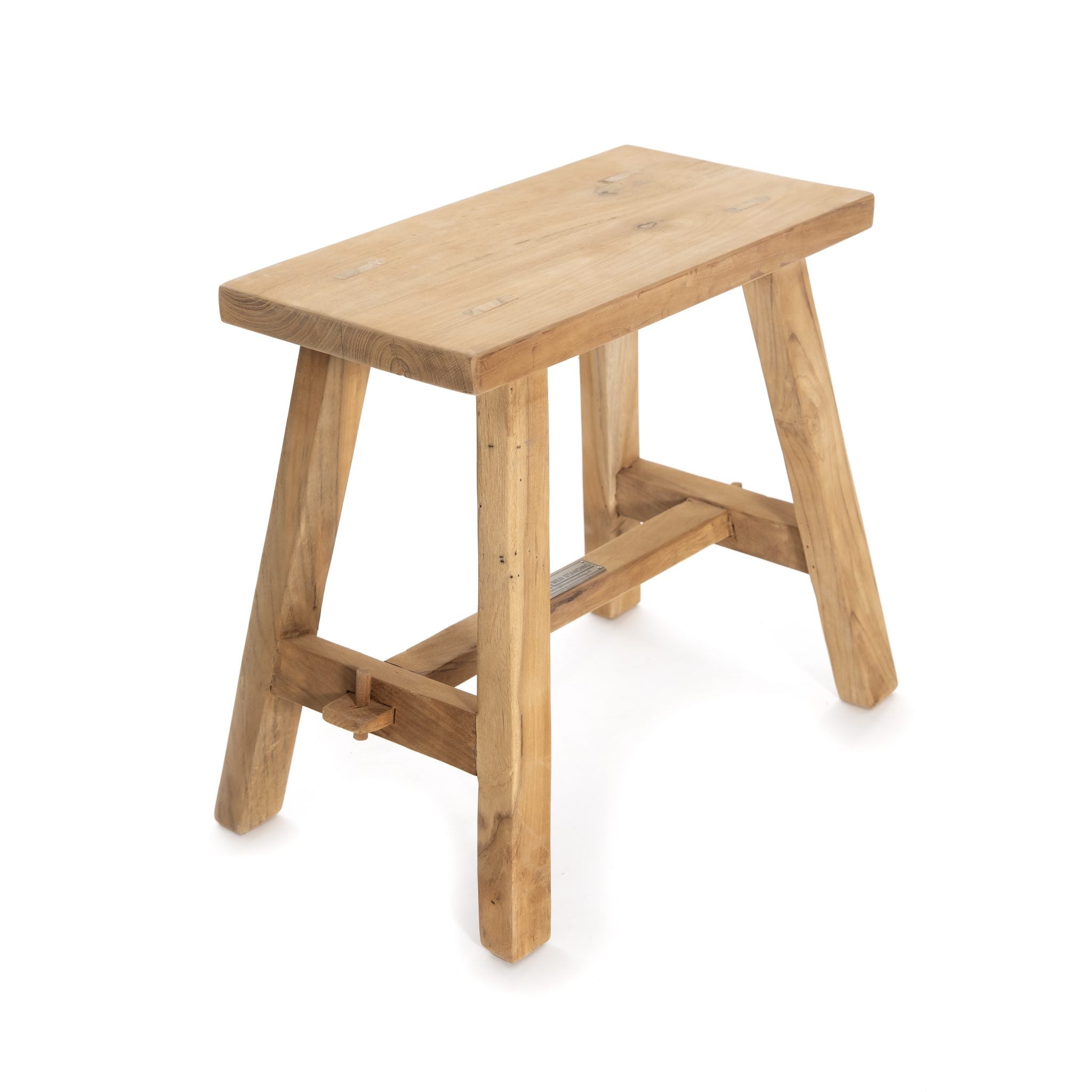 Compact teakhouten krukje Ganesja van glad afgewerkt teak met stevige dwarsverbinding