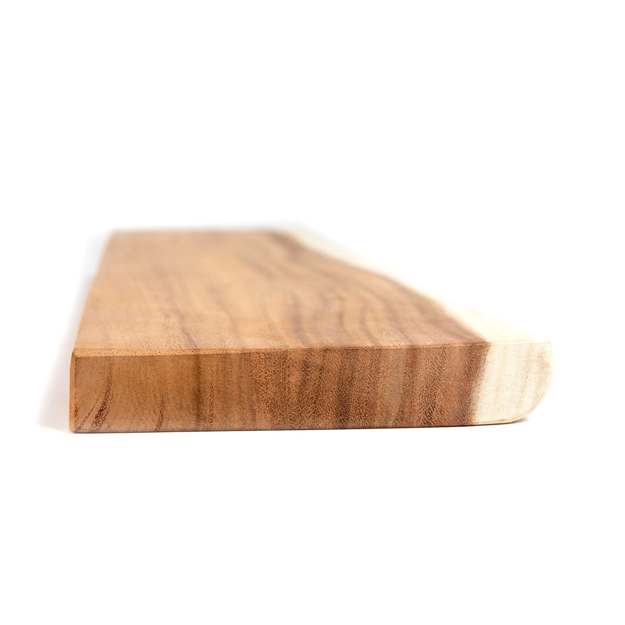 Wandplank Jari van teakhout van de korte zijde gezien, met de natuurlijke rand