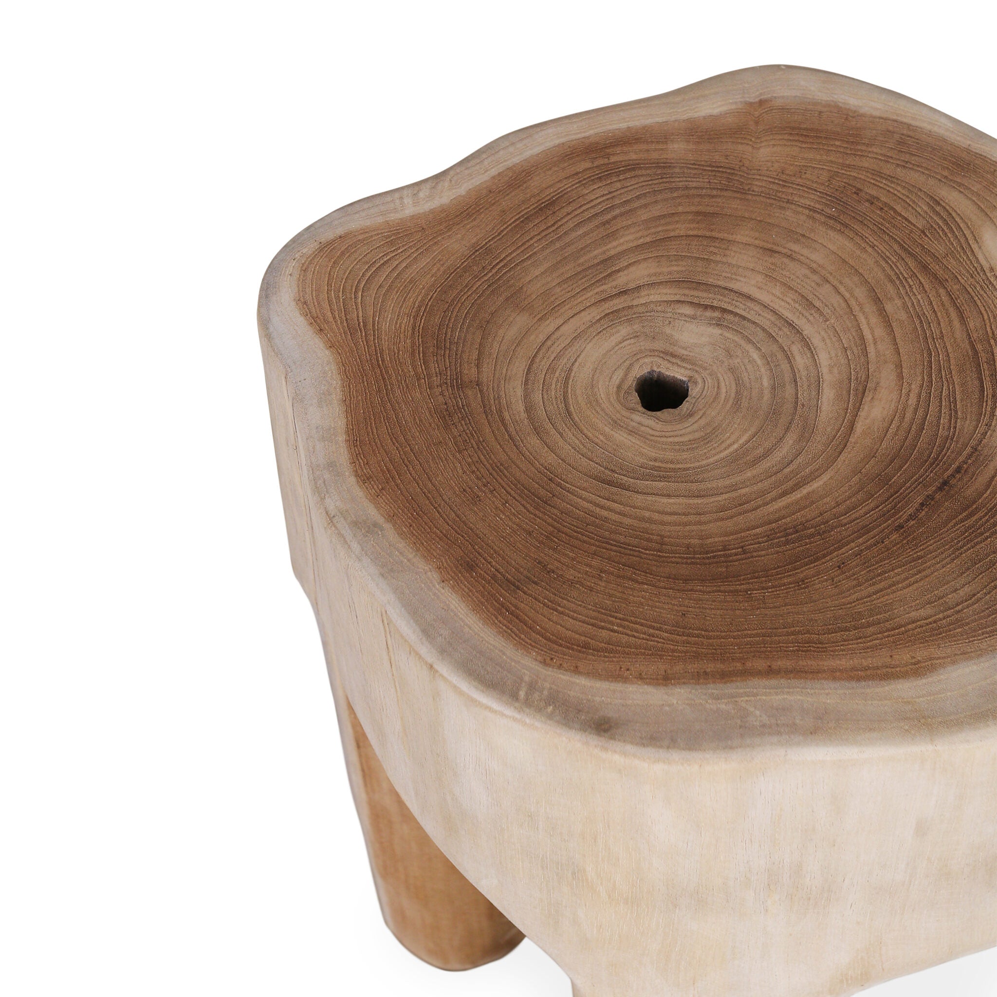 Bijzettafel Nandi van teakhout van bovenaf gezien, met de natuurlijke jaarringen in het hout